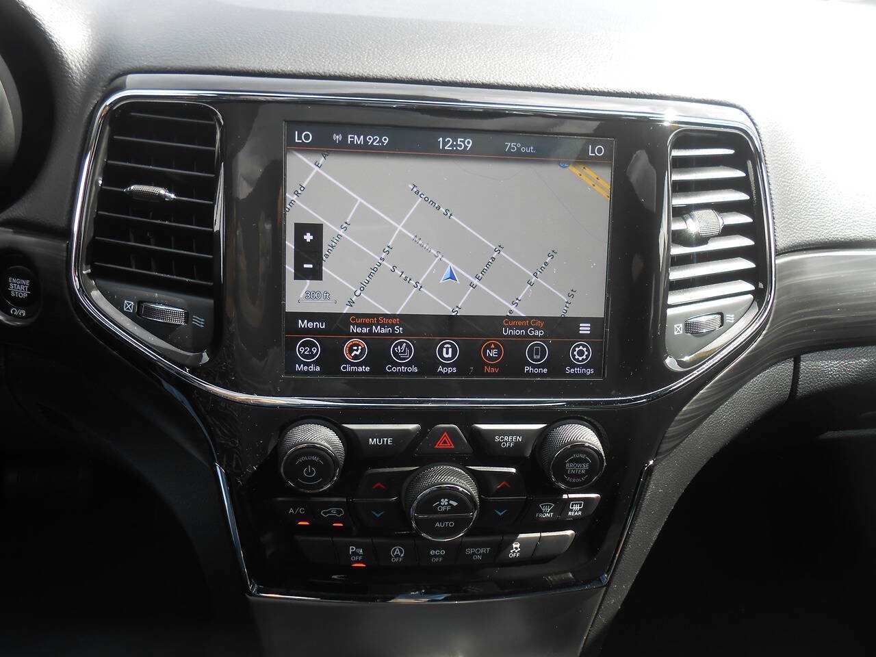 Used 2022 Jeep Grand Cherokee Laredo X AWD/4WD image 13