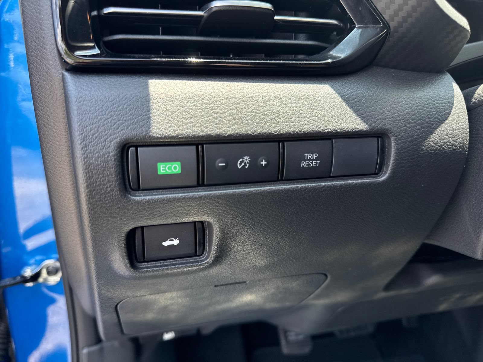 Certified 2025 Nissan Sentra SR FWD image 23