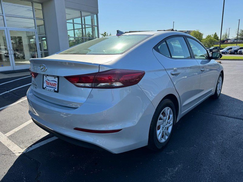 Used 2017 Hyundai Elantra SE FWD video 3