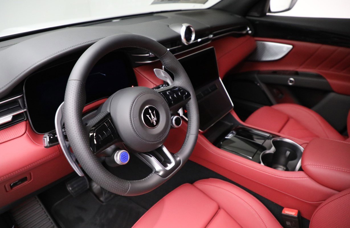 New 2025 Maserati Grecale Modena image 16