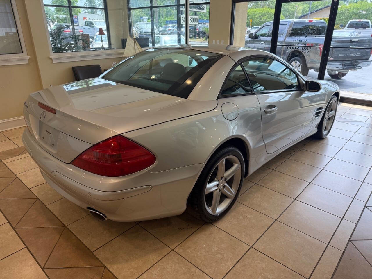 Used 2005 Mercedes-Benz SL 500 image 4