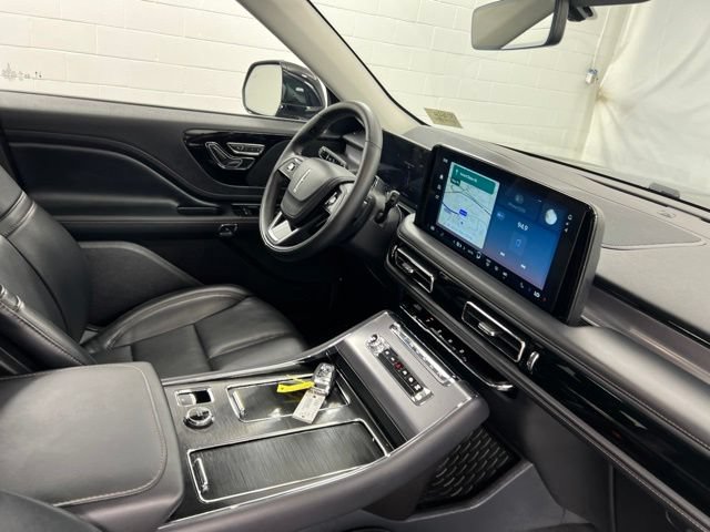 Certified 2025 Lincoln Aviator AWD image 26