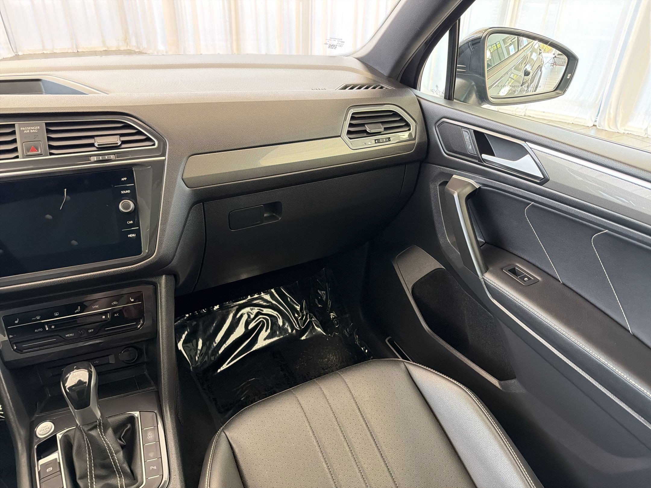 Used 2023 Volkswagen Tiguan SE R-Line FWD image 28
