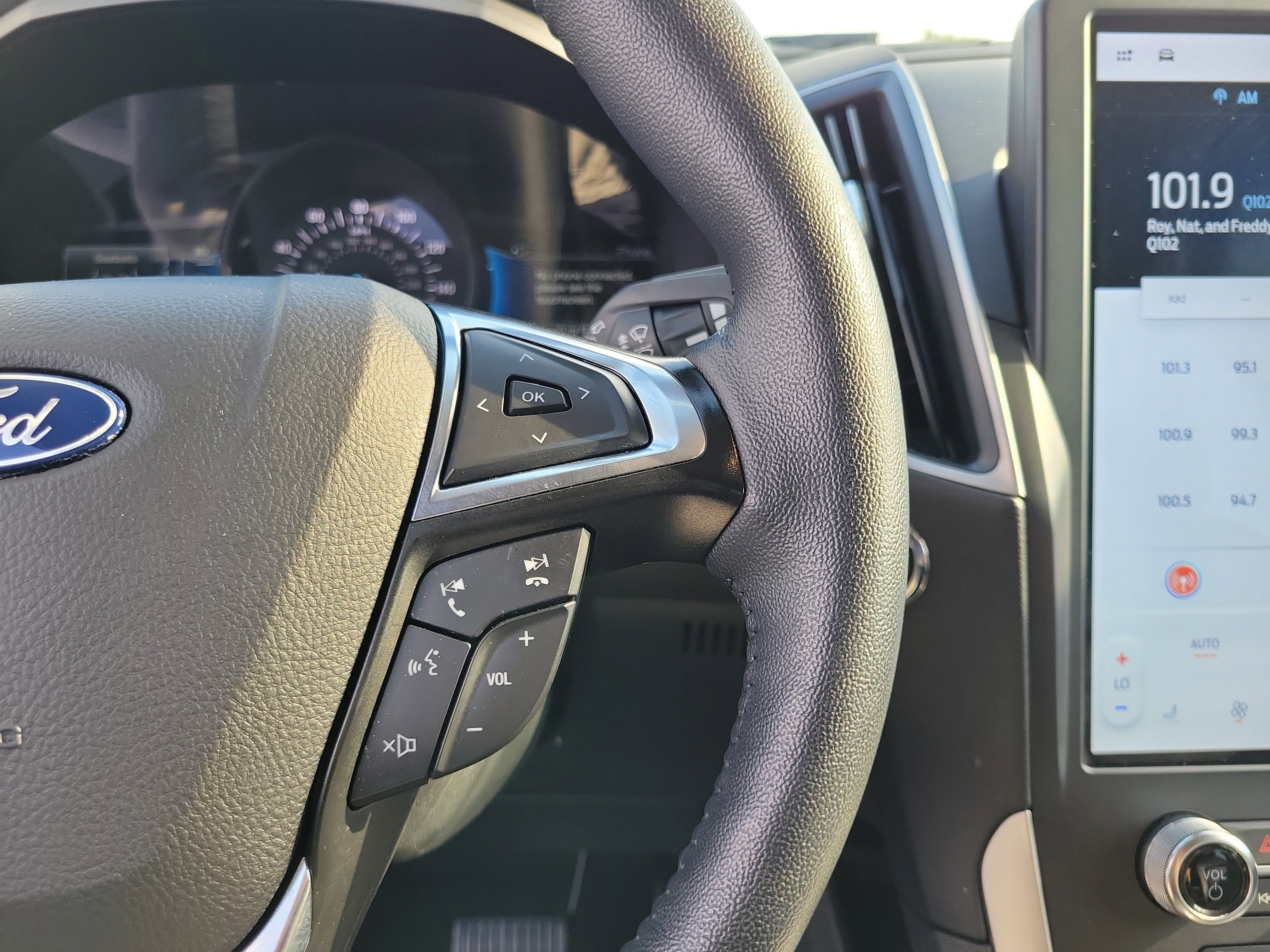 Used 2024 Ford Edge SEL image 23