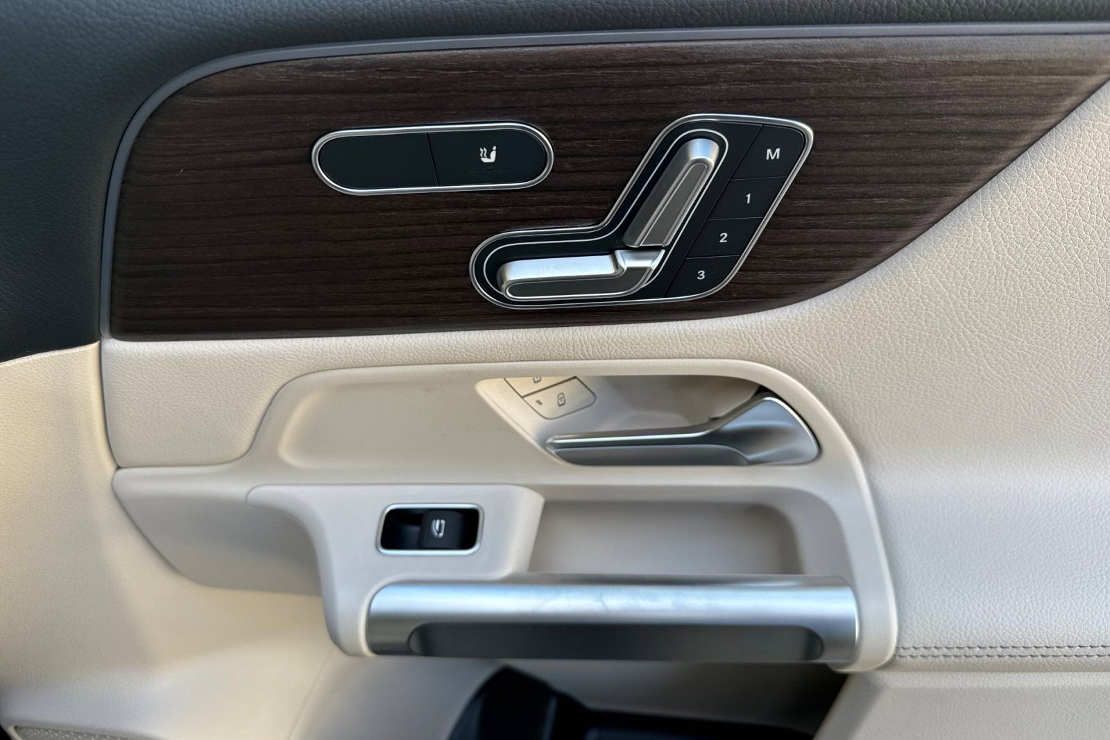 New 2026 Mercedes-Benz GLB 250 image 34