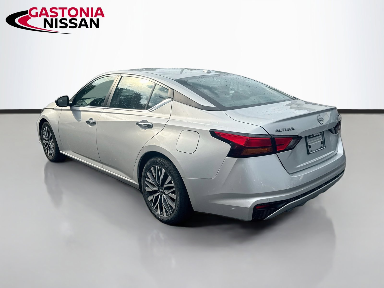 Used 2024 Nissan Altima 2.5 SV FWD image 6