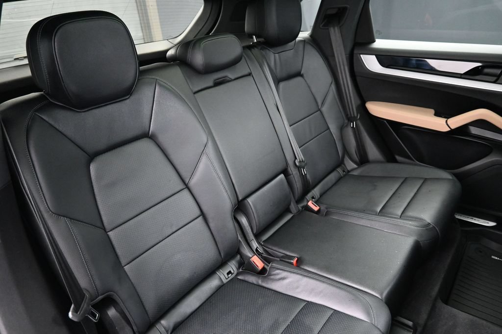 Certified 2024 Porsche Cayenne AWD/4WD image 25