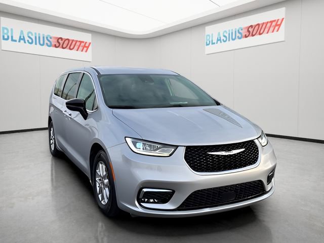 Used 2024 Chrysler Pacifica Touring-L