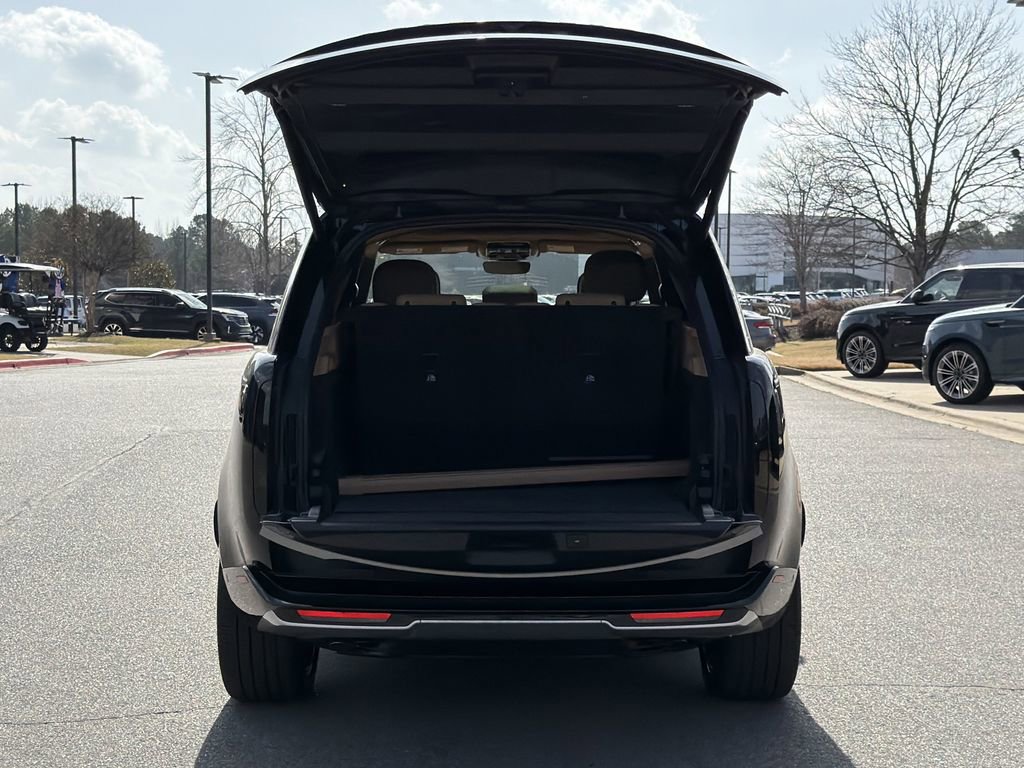 New 2026 Land Rover Range Rover Long Wheelbase SE image 6