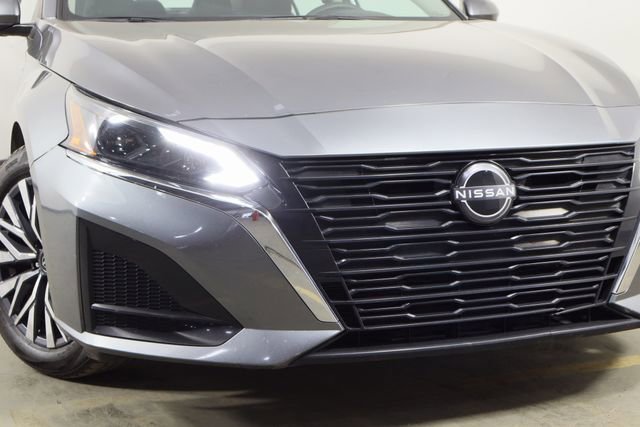 Used 2023 Nissan Altima 2.5 SV FWD image 39