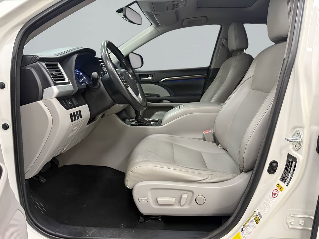 Used 2015 Toyota Highlander Limited image 11