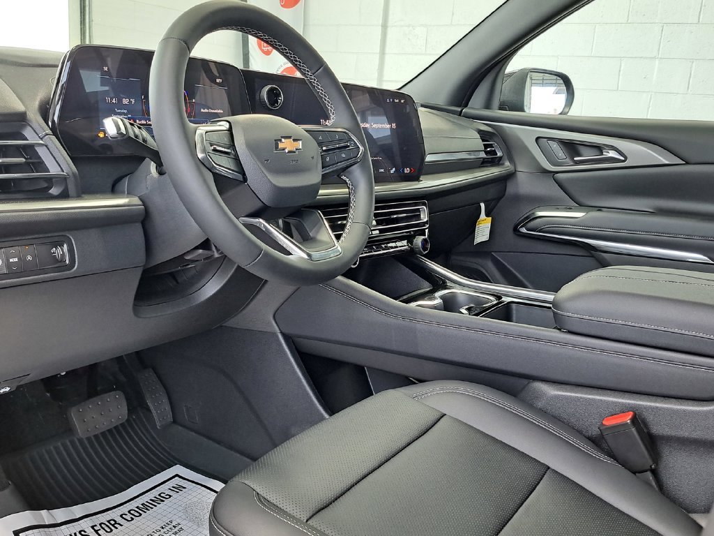 New 2027 Chevrolet Traverse LT w/ Driver Confidence Package FWD image 7