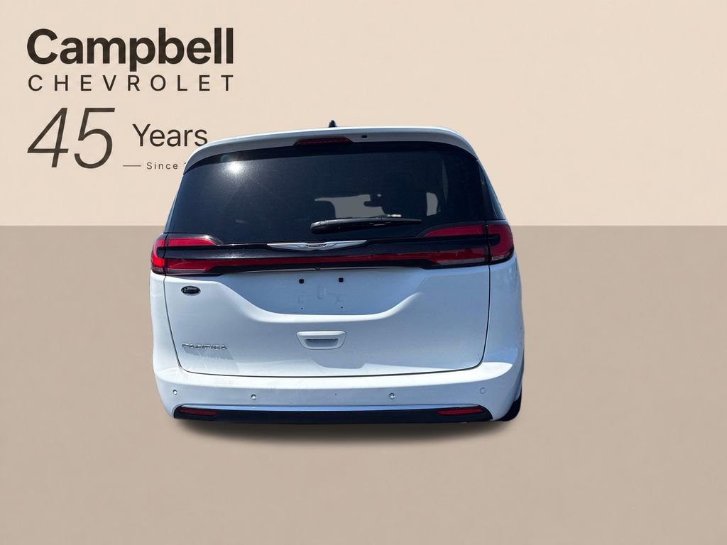 Used 2023 Chrysler Pacifica Touring-L FWD image 4