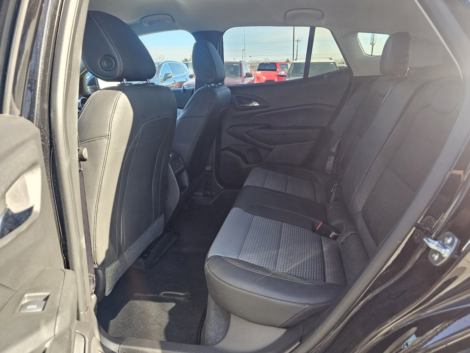Used 2025 Chevrolet Trax LT w/ LT Convenience Package FWD image 12