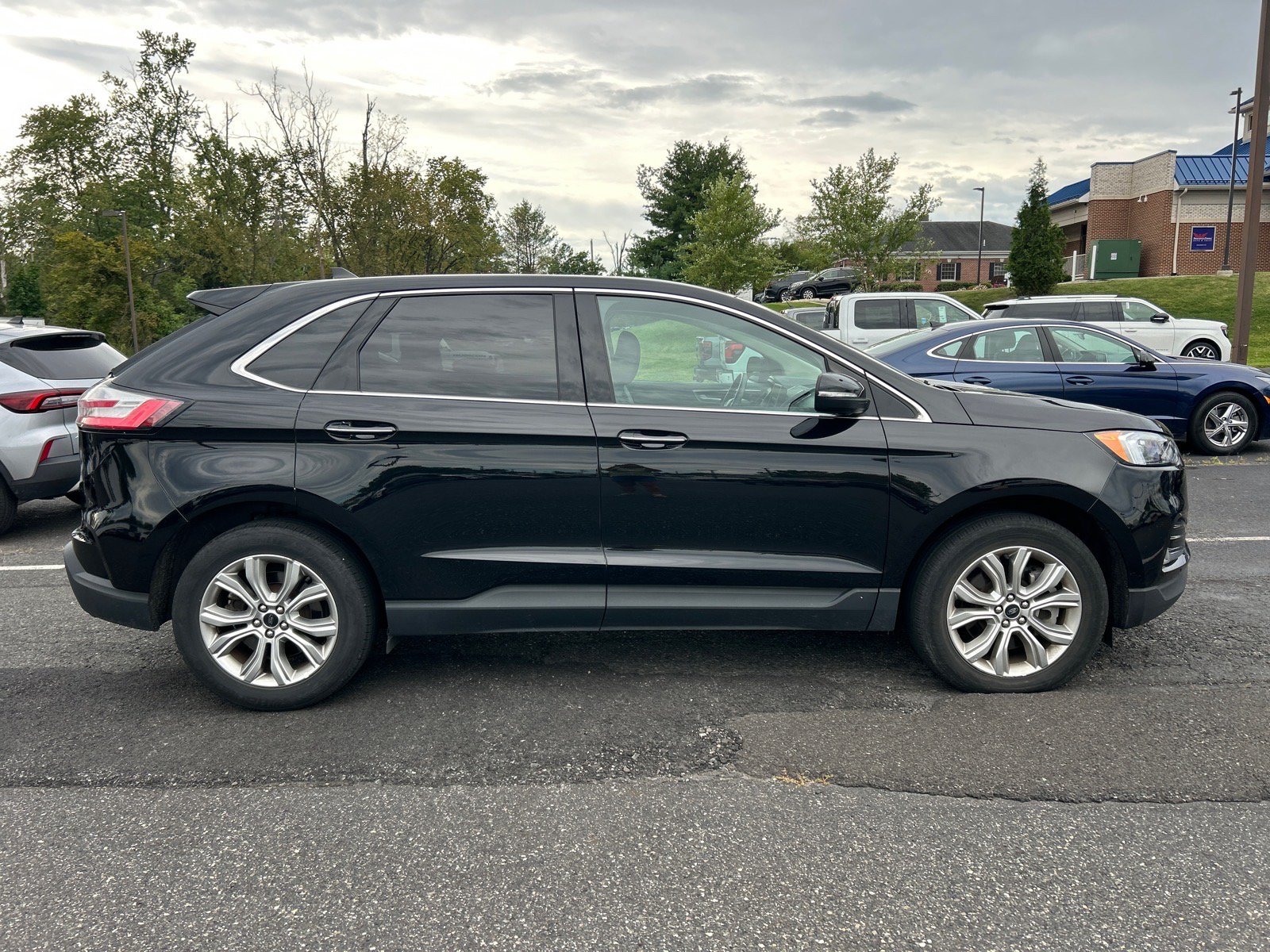 Used 2024 Ford Edge Titanium AWD/4WD image 4