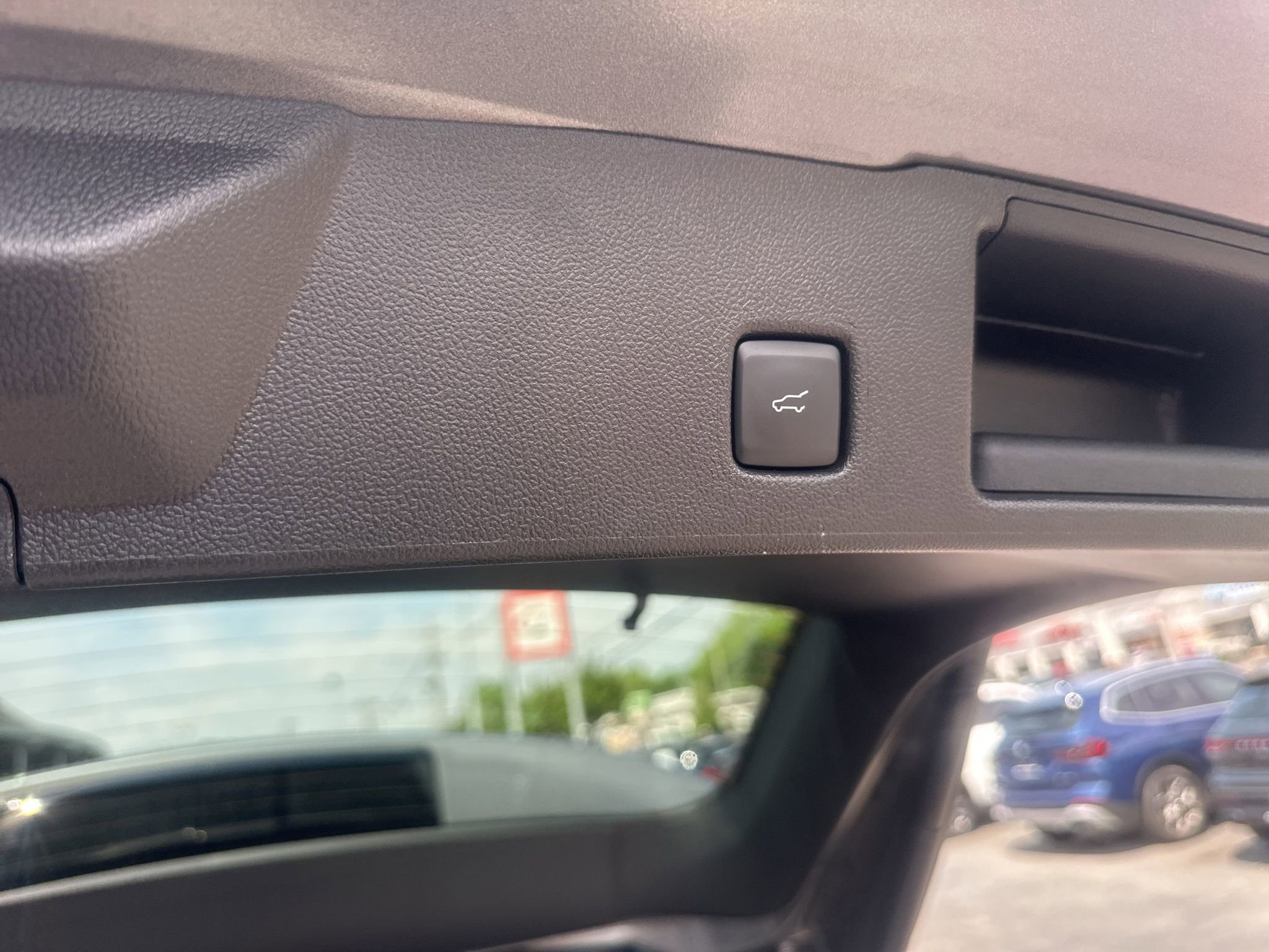 Used 2025 Ford Escape SE w/ PHEV Premium Package FWD image 18