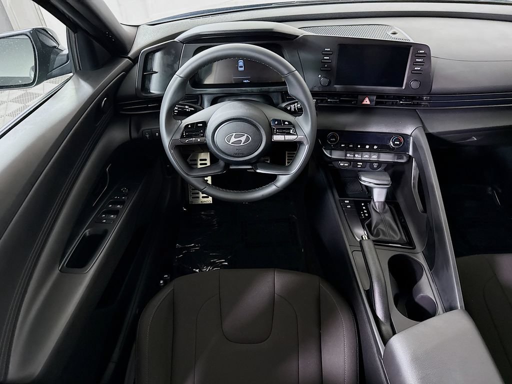 Used 2025 Hyundai Elantra Sport FWD image 4