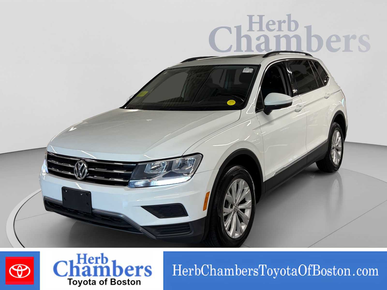 Used 2018 Volkswagen Tiguan SE w/ Panoramic Sunroof Package AWD/4WD image 11