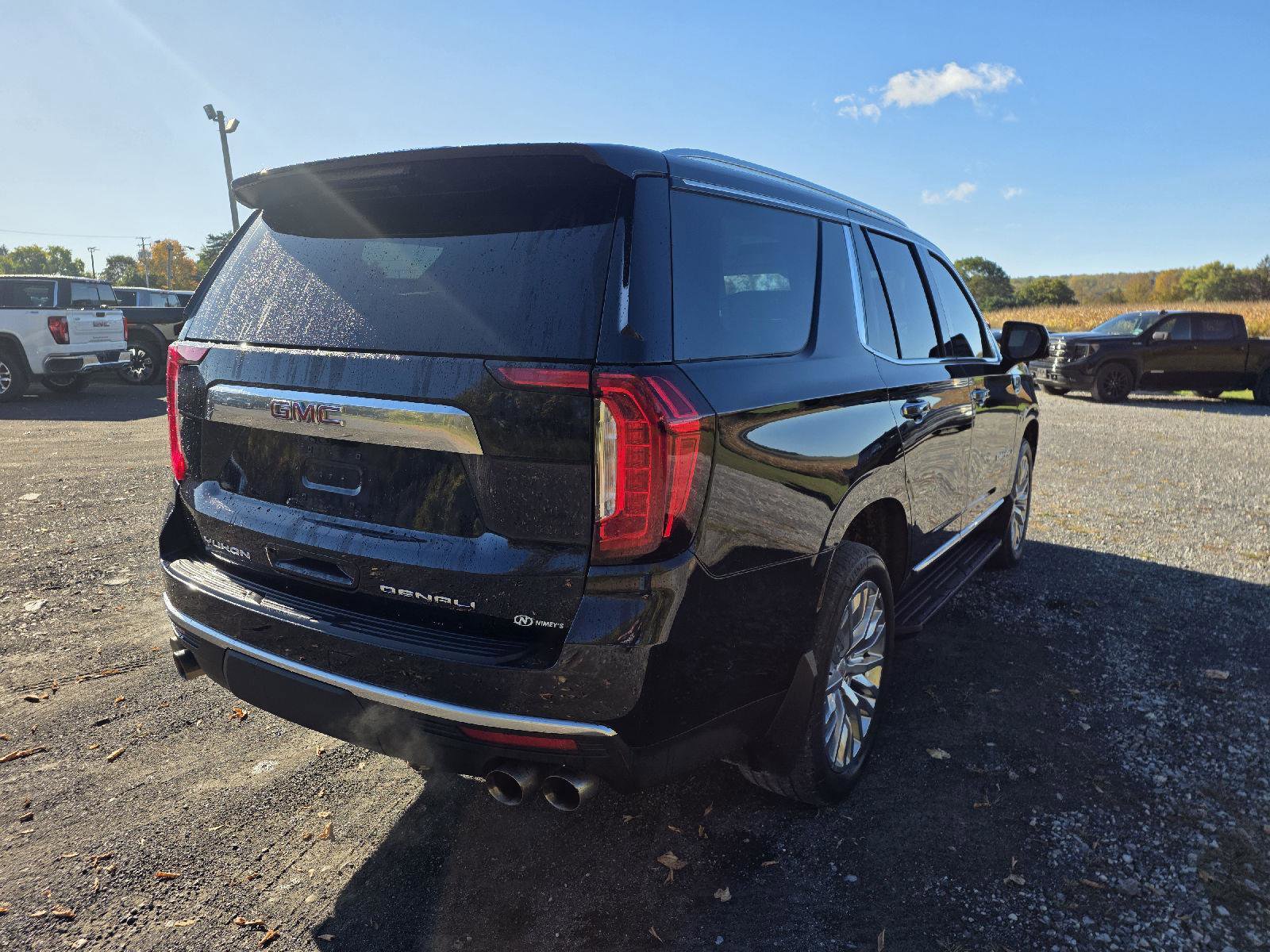 Used 2023 GMC Yukon Denali w/ Advanced Technology Package image 5