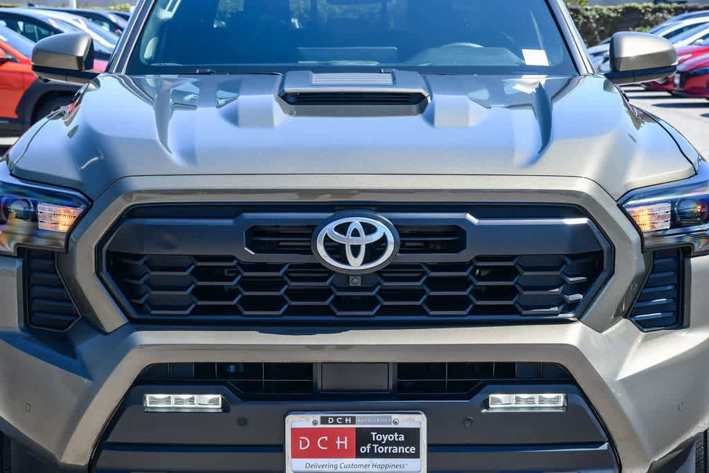 Certified 2025 Toyota Tacoma TRD Sport w/ TRD Sport Premium Package AWD/4WD image 4