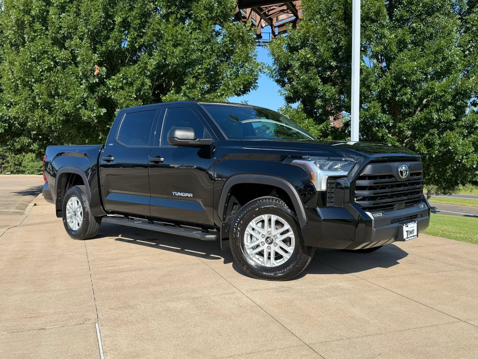 Used 2025 Toyota Tundra SR5 AWD/4WD image 1