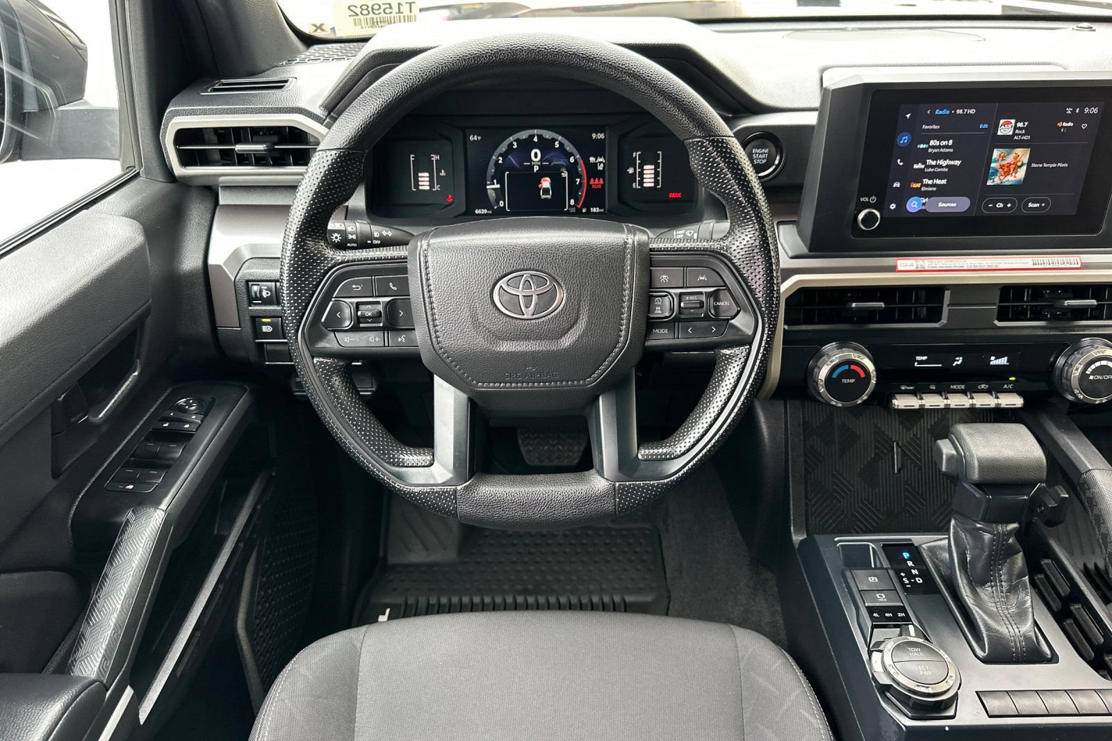 Used 2025 Toyota Tacoma SR5 AWD/4WD image 17