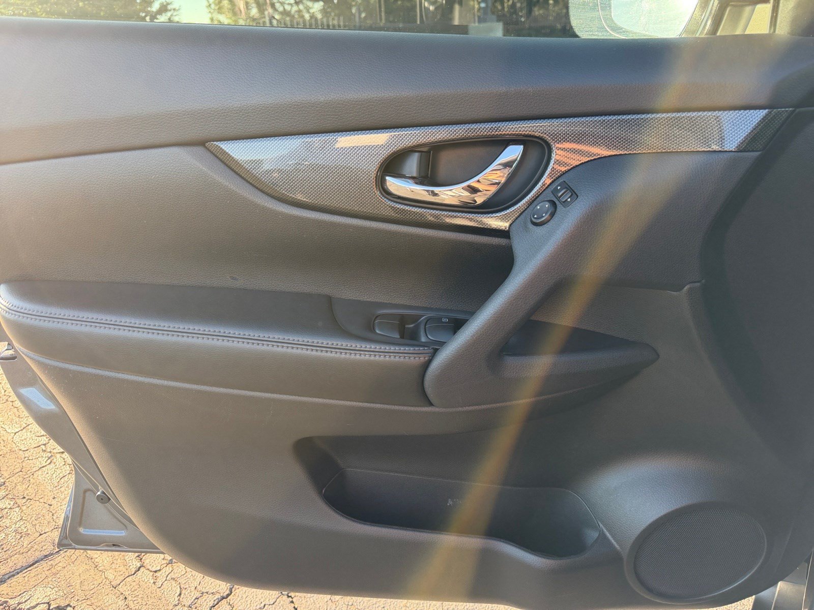 Used 2015 Nissan Rogue SL w/ SL Premium Package AWD/4WD image 13