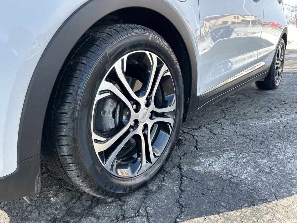 Used 2017 Chevrolet Bolt Premier w/ Infotainment Package image 12