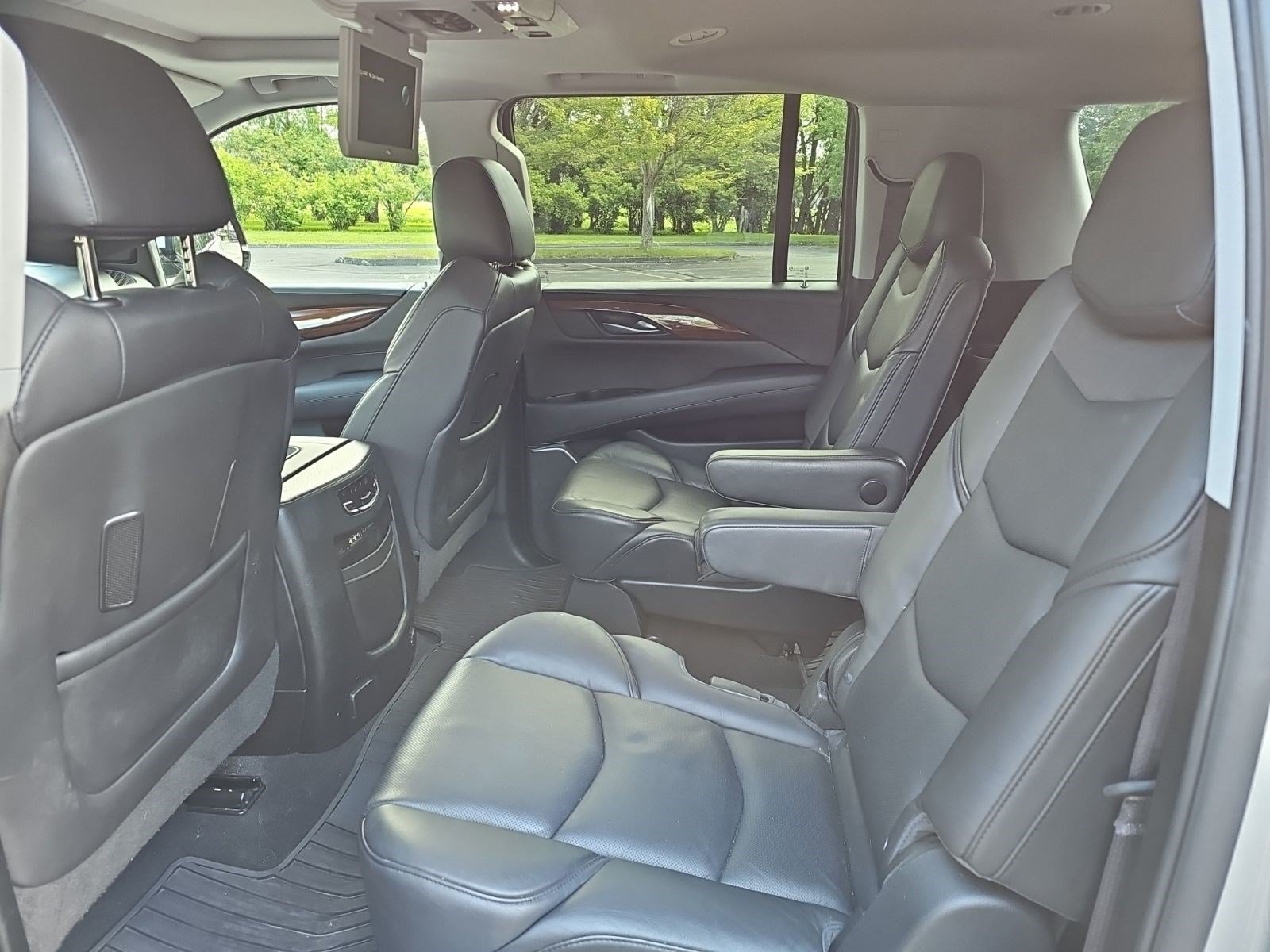 Used 2016 Cadillac Escalade ESV Luxury AWD/4WD image 18