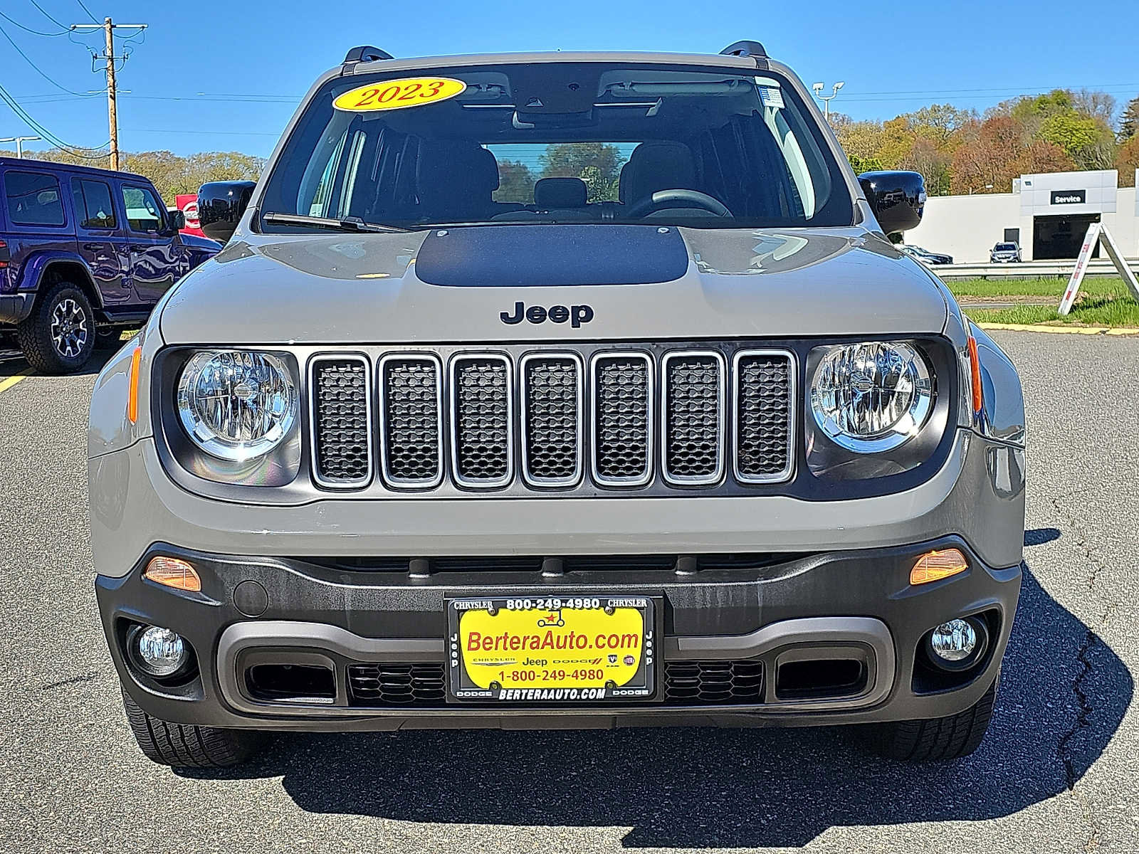 Used 2023 Jeep Renegade Latitude w/ Sun/Sound Group AWD/4WD image 2