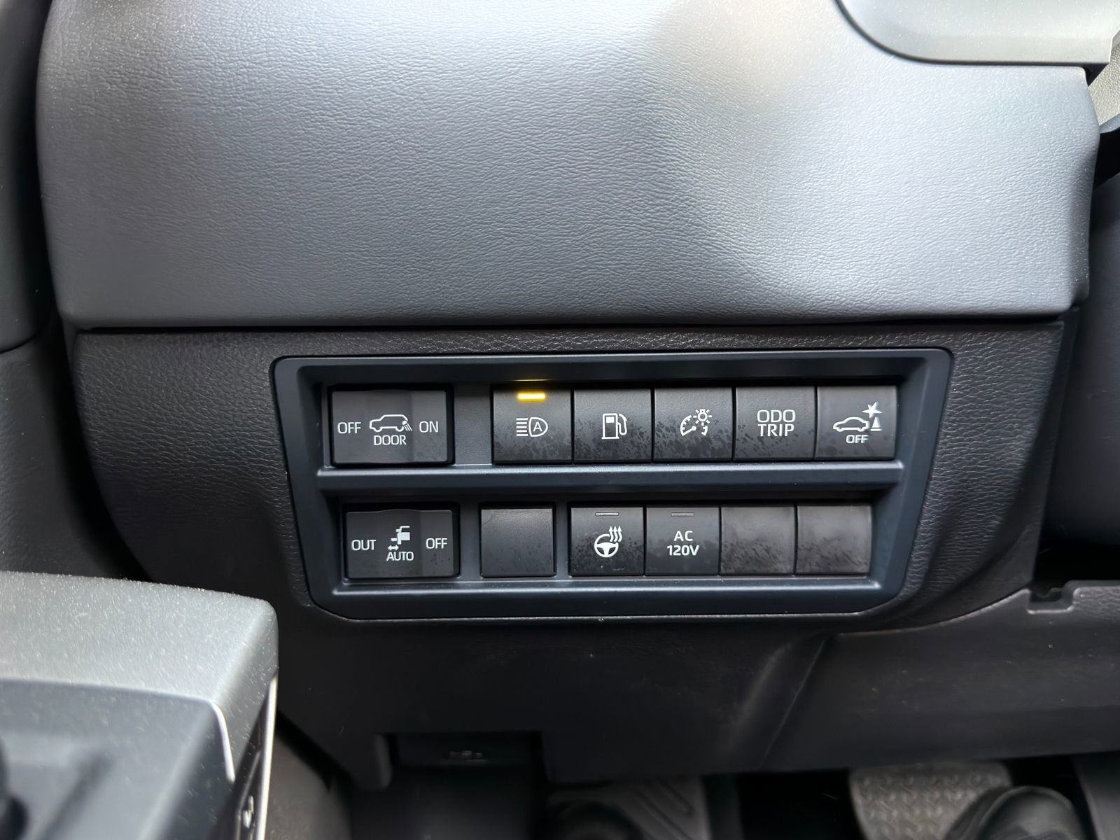 Used 2025 Toyota Sequoia Platinum image 21