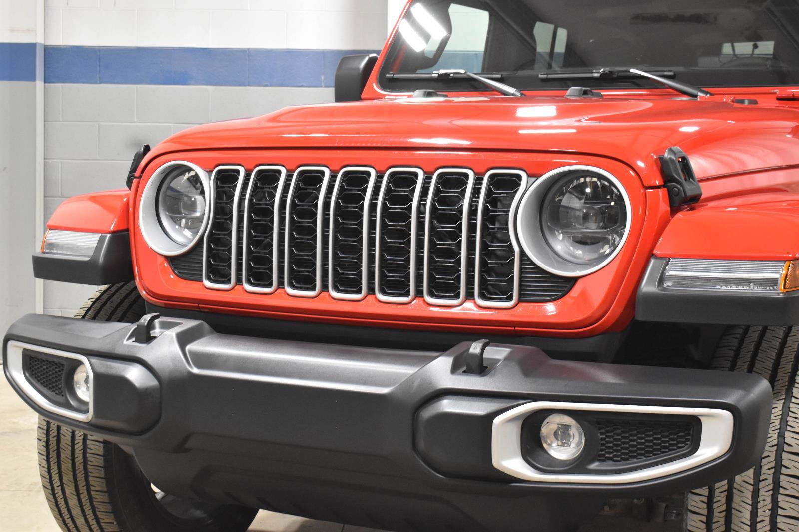 Used 2025 Jeep Wrangler Sahara image 31