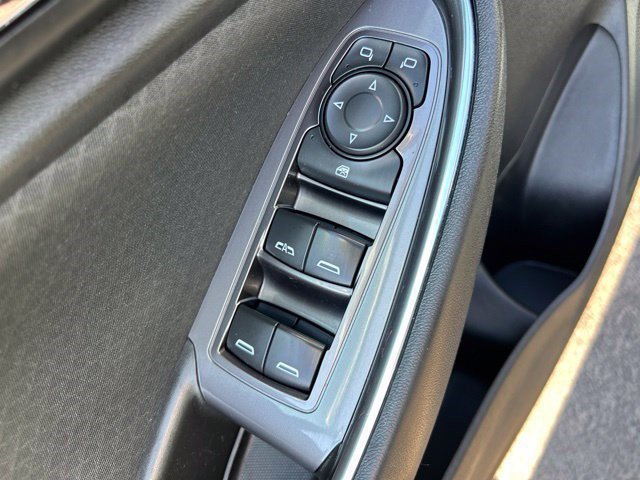 Used 2017 Chevrolet Malibu LT FWD image 12