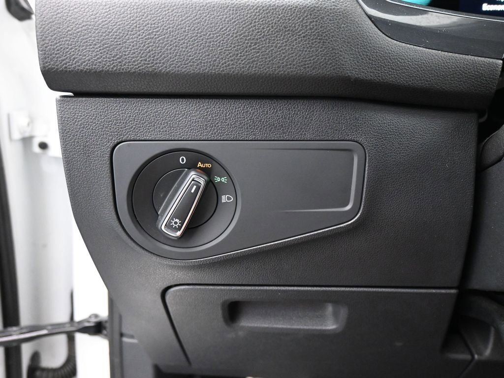 Used 2022 Volkswagen Tiguan SE R-Line FWD image 12