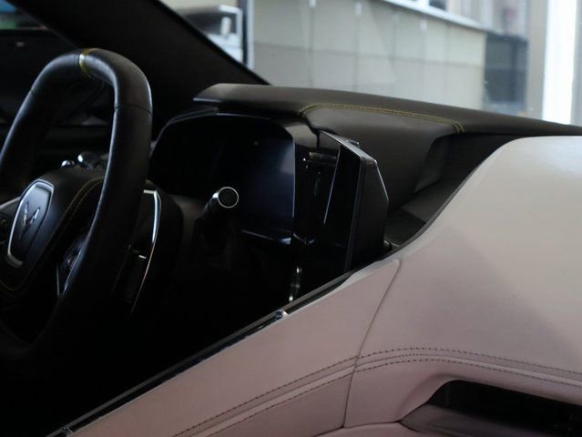 Used 2021 Chevrolet Corvette Stingray Premium Cpe w/ Z51 Performance Package image 13