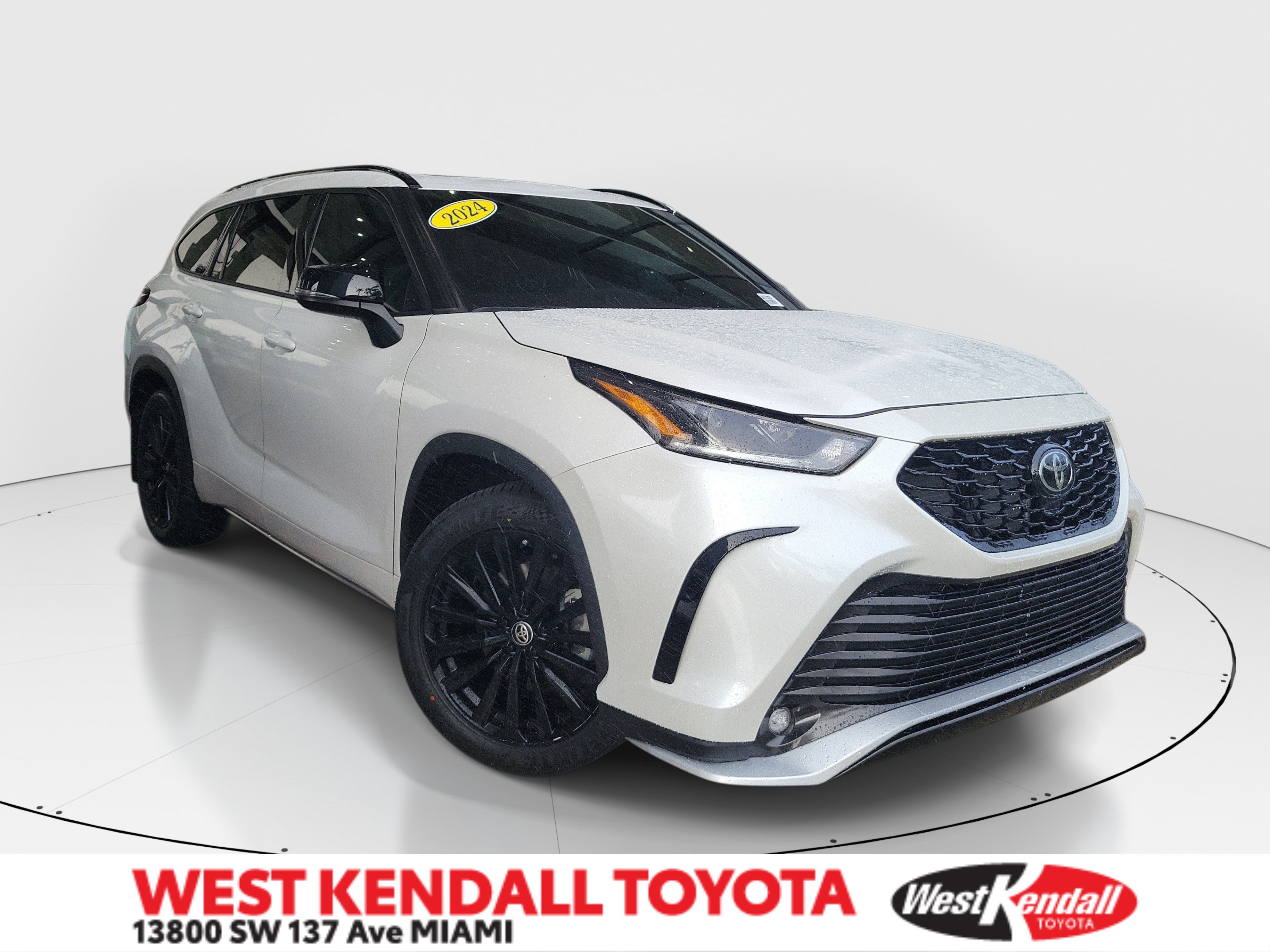 Used 2024 Toyota Highlander XSE FWD image 1