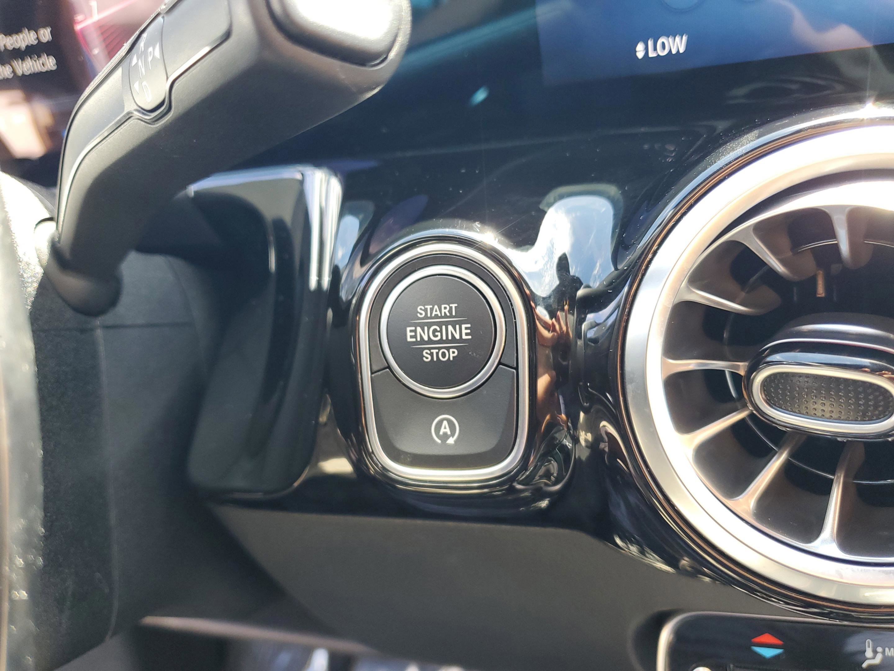 Certified 2025 Mercedes-Benz GLA 35 AMG 4MATIC image 38