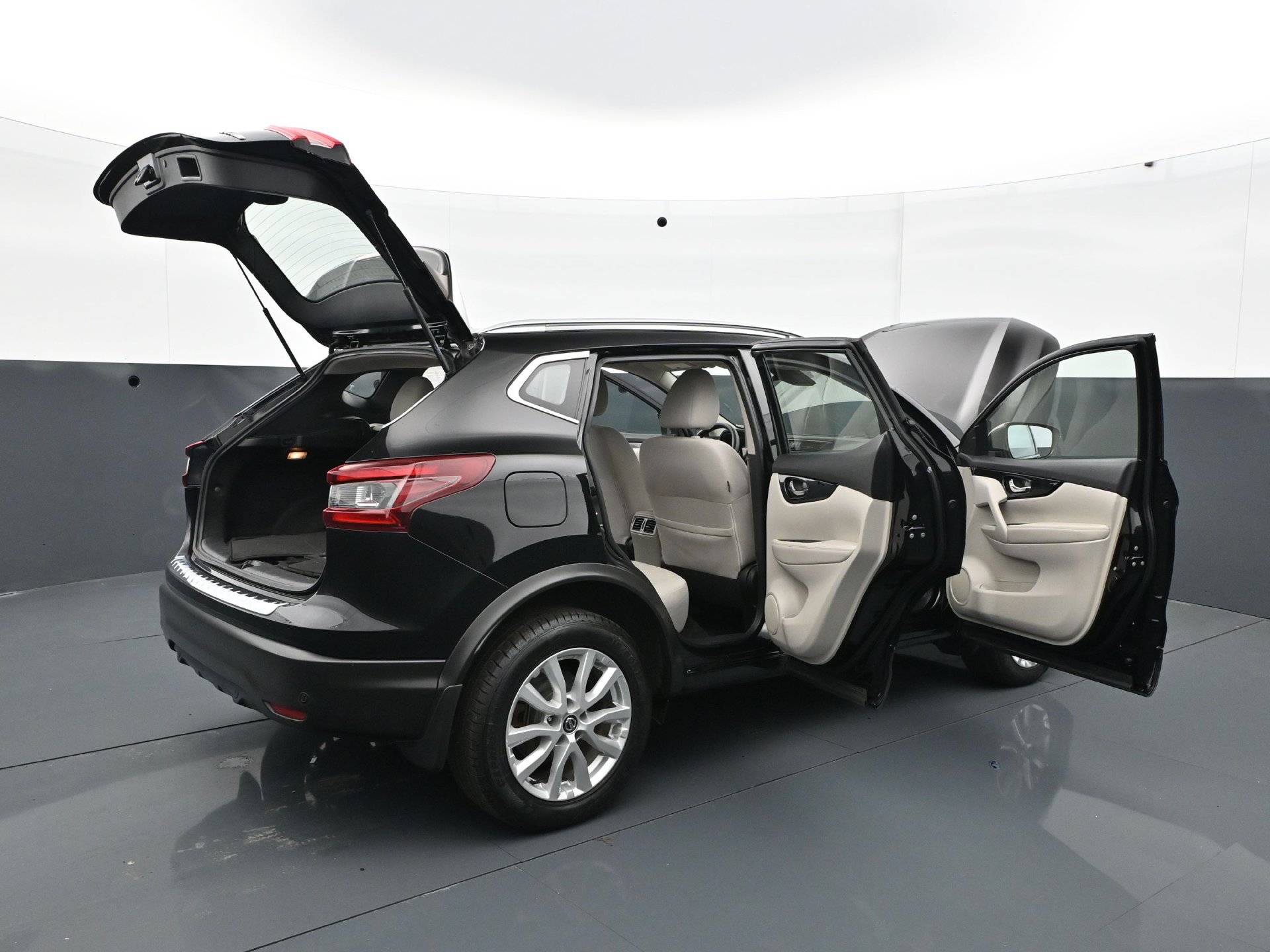 Used 2020 Nissan Rogue Sport SV AWD/4WD image 35