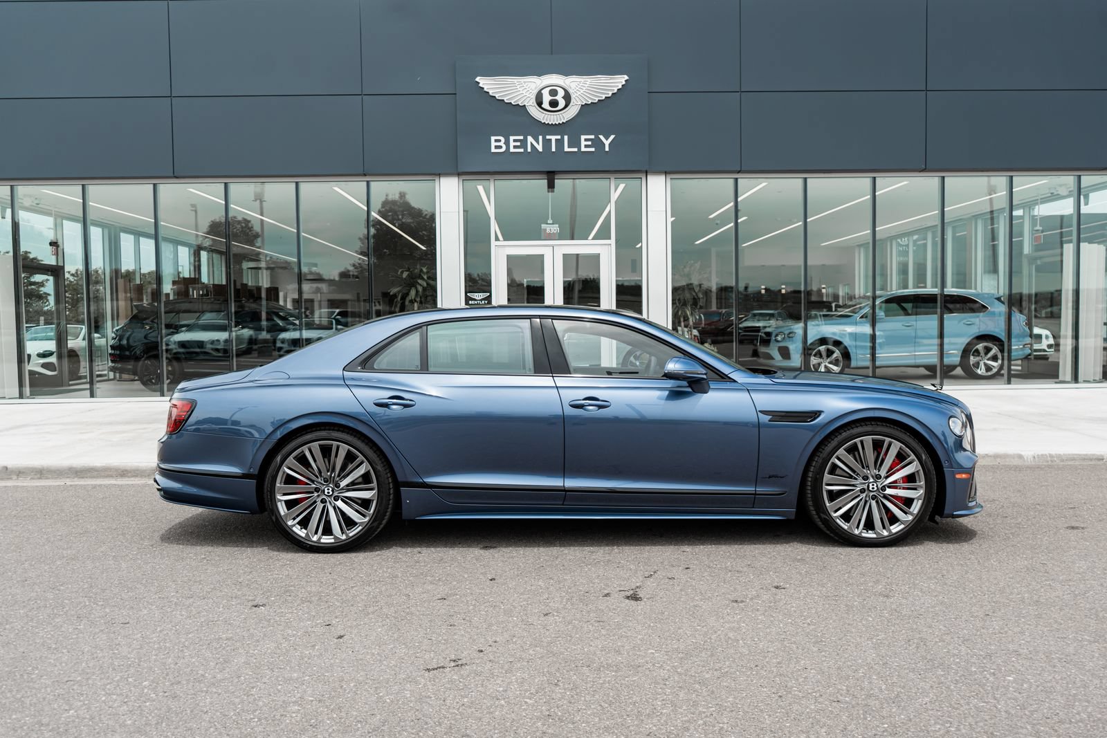 Certified 2025 Bentley Flying Spur Plug-In Hybrid AWD/4WD image 14