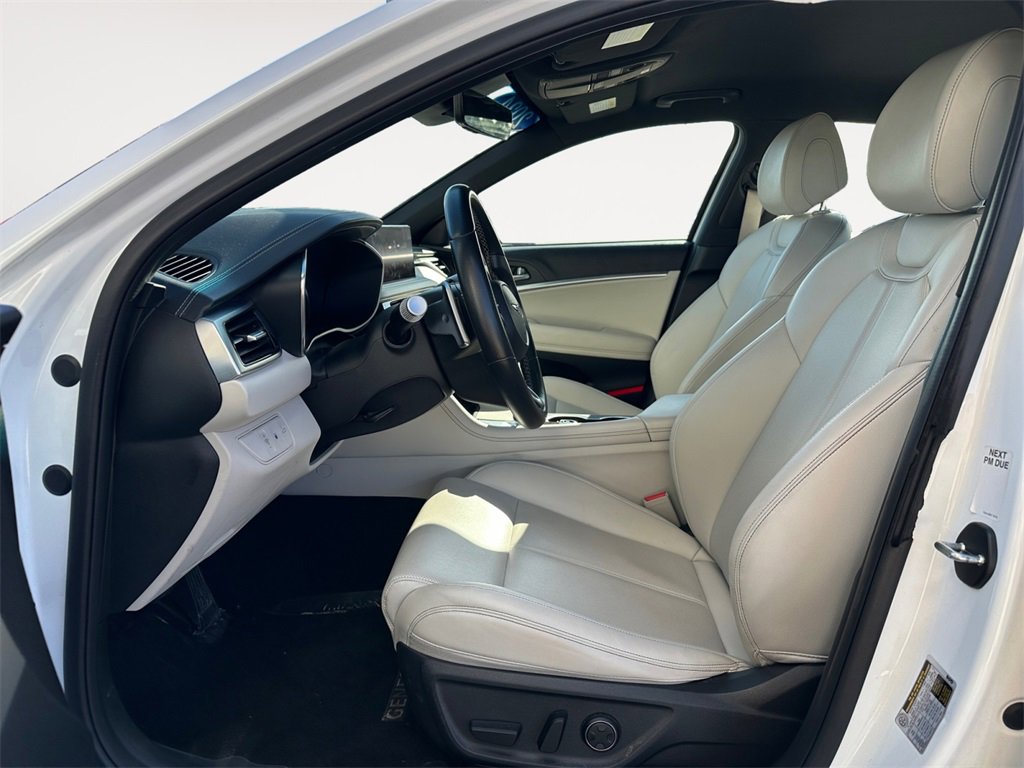 Used 2024 Genesis G70 2.5T image 9