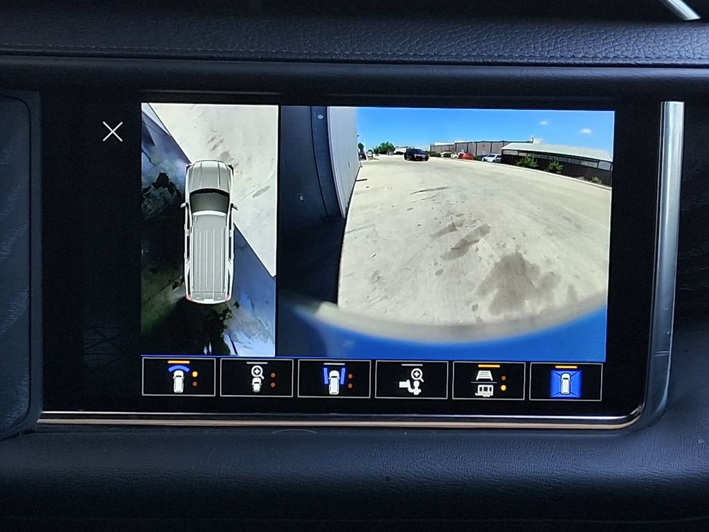 Used 2023 GMC Yukon Denali RWD image 16