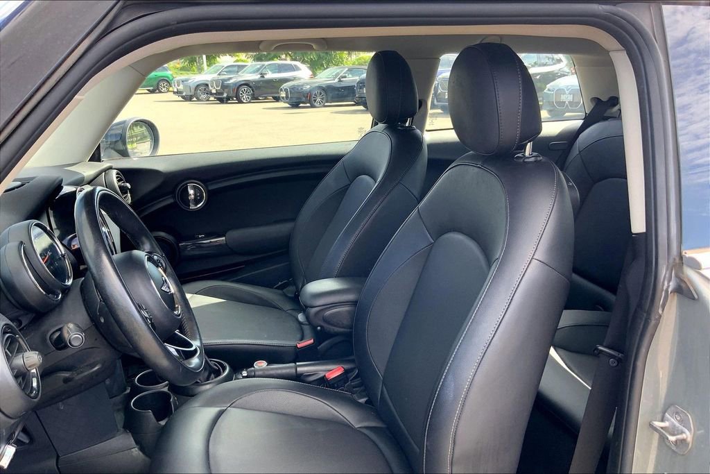 Used 2018 MINI Cooper 2-Door Hardtop image 19