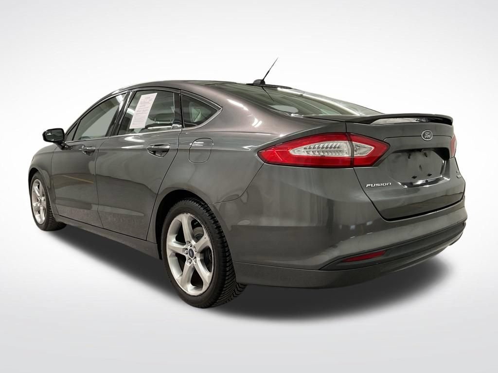 Used 2015 Ford Fusion SE w/ Equipment Group 201A FWD image 2