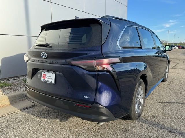 Certified 2025 Toyota Sienna XLE image 39