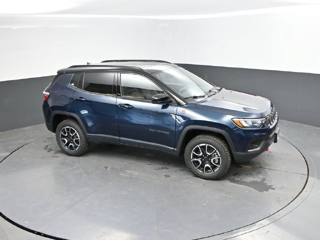 New 2026 Jeep Compass Trailhawk w/ Sun, Sound & Navigation Group AWD/4WD image 34