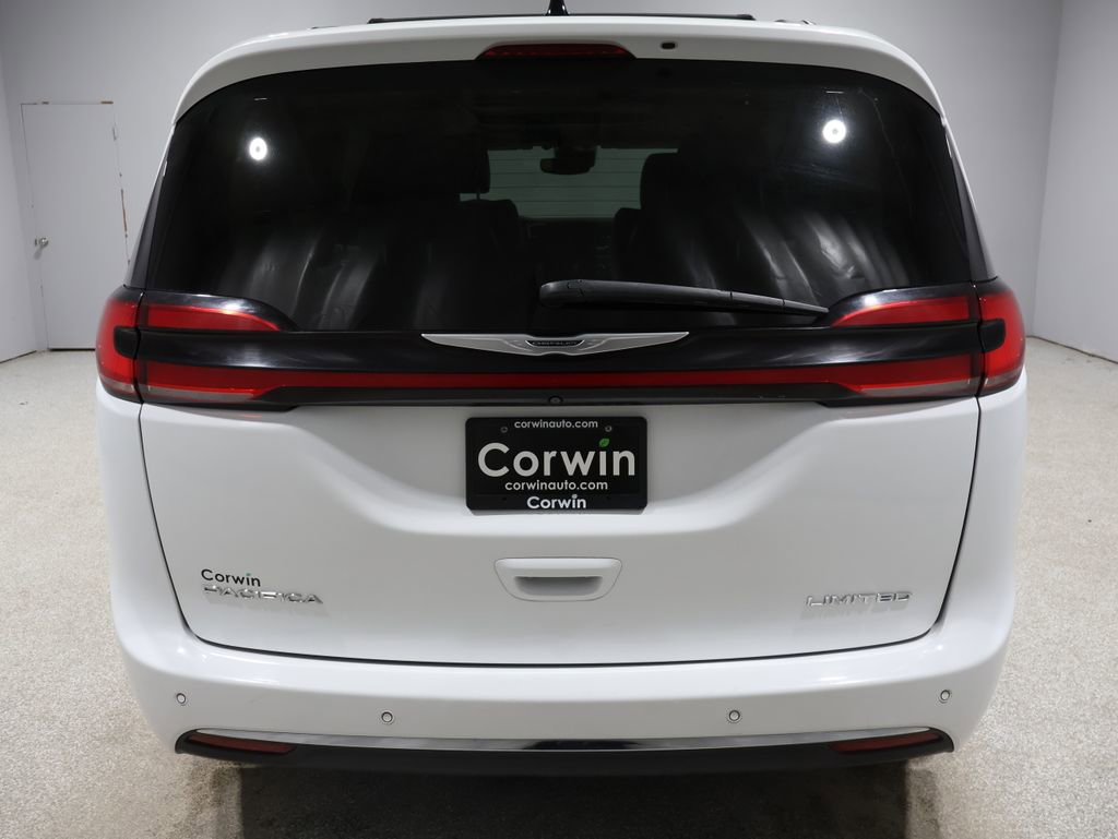 Certified 2023 Chrysler Pacifica Limited image 4
