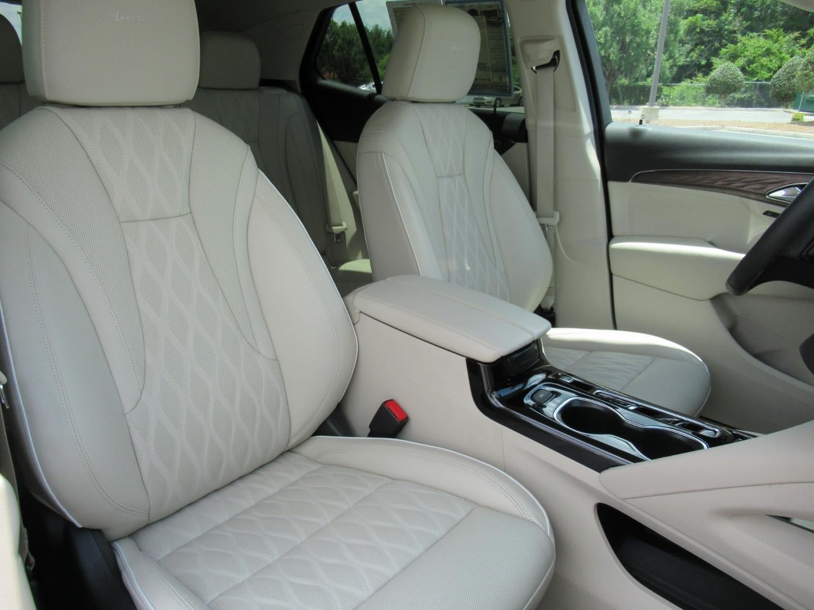 Used 2022 Buick Envision Avenir w/ Technology Package II FWD image 9