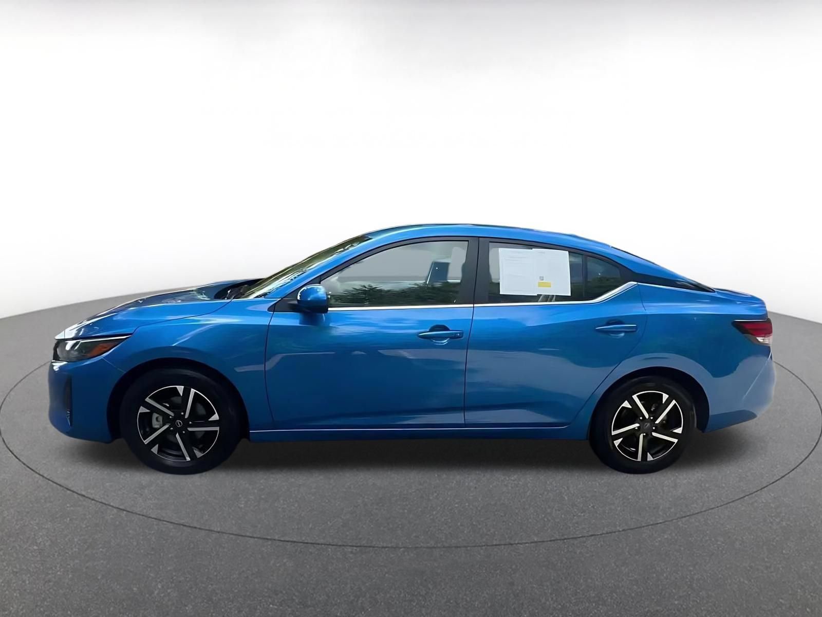 Used 2025 Nissan Sentra SV FWD image 9