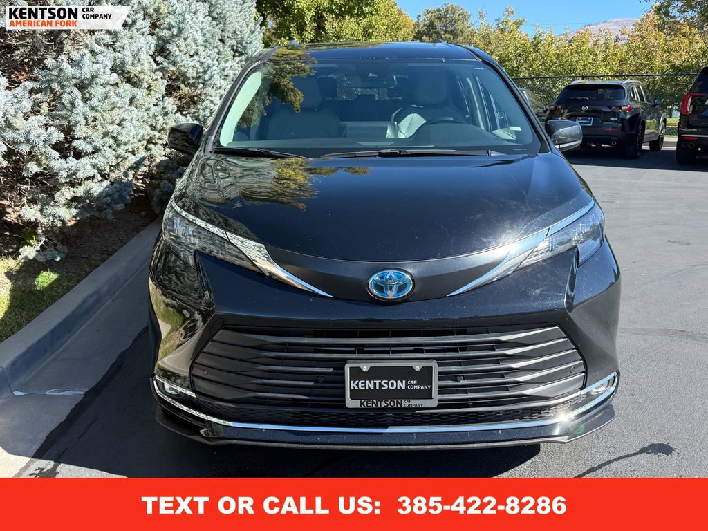 Used 2024 Toyota Sienna XLE image 2