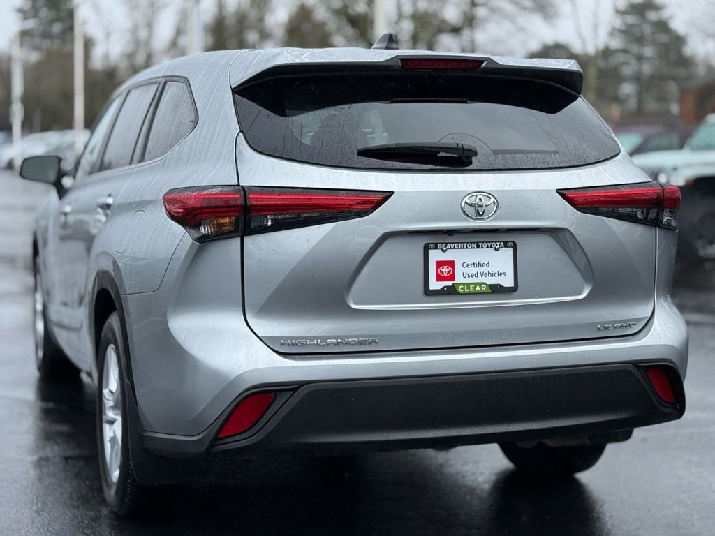 Used 2023 Toyota Highlander LE image 3